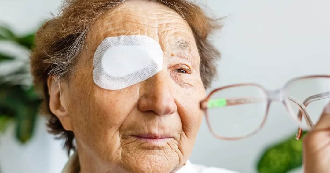 Kiedy można iść do dentysty po operacji zaćmy? Uniknij powikłań!