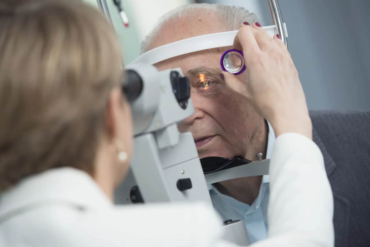 Dlaczego powstaje zaćma i jak możesz uniknąć jej rozwoju