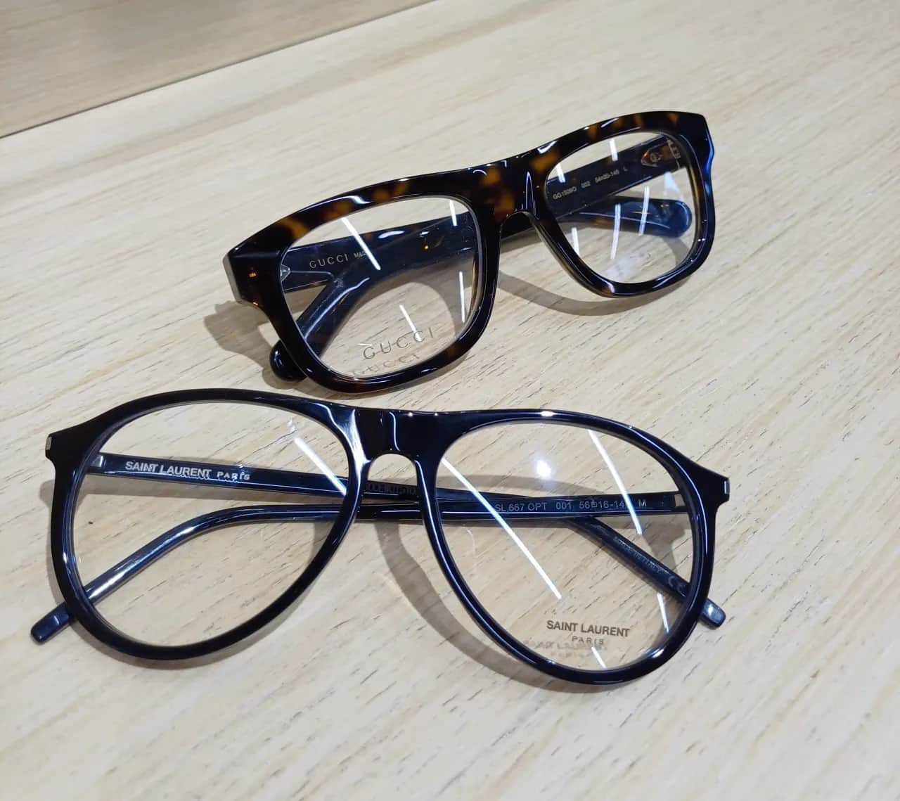 Jakie są modne oprawki okularów - trendy, które odmienią Twój styl