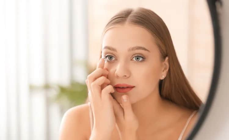 Zasypianie w soczewkach – jakie niesie ryzyko dla zdrowia oczu?