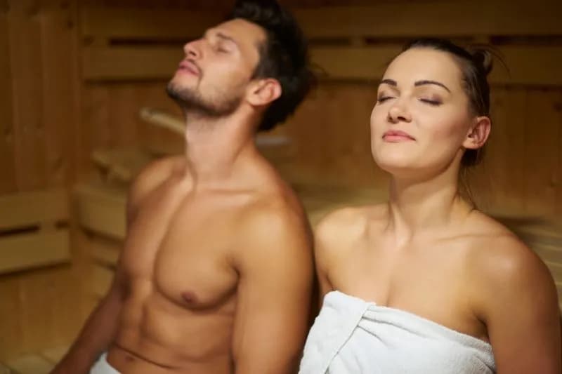 Czy w soczewkach można iść do sauny? Sprawdź ryzyko i zagrożenia